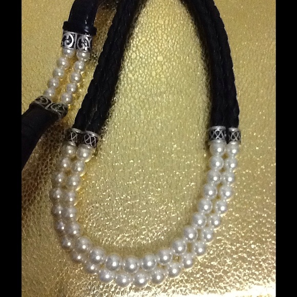 HOST PICK-BLACK LEATHER PEARL & BRACELET SET - Picture 2 of 4