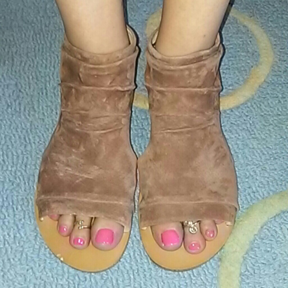 ✨KoolaBurra Beautiful Sandals✨