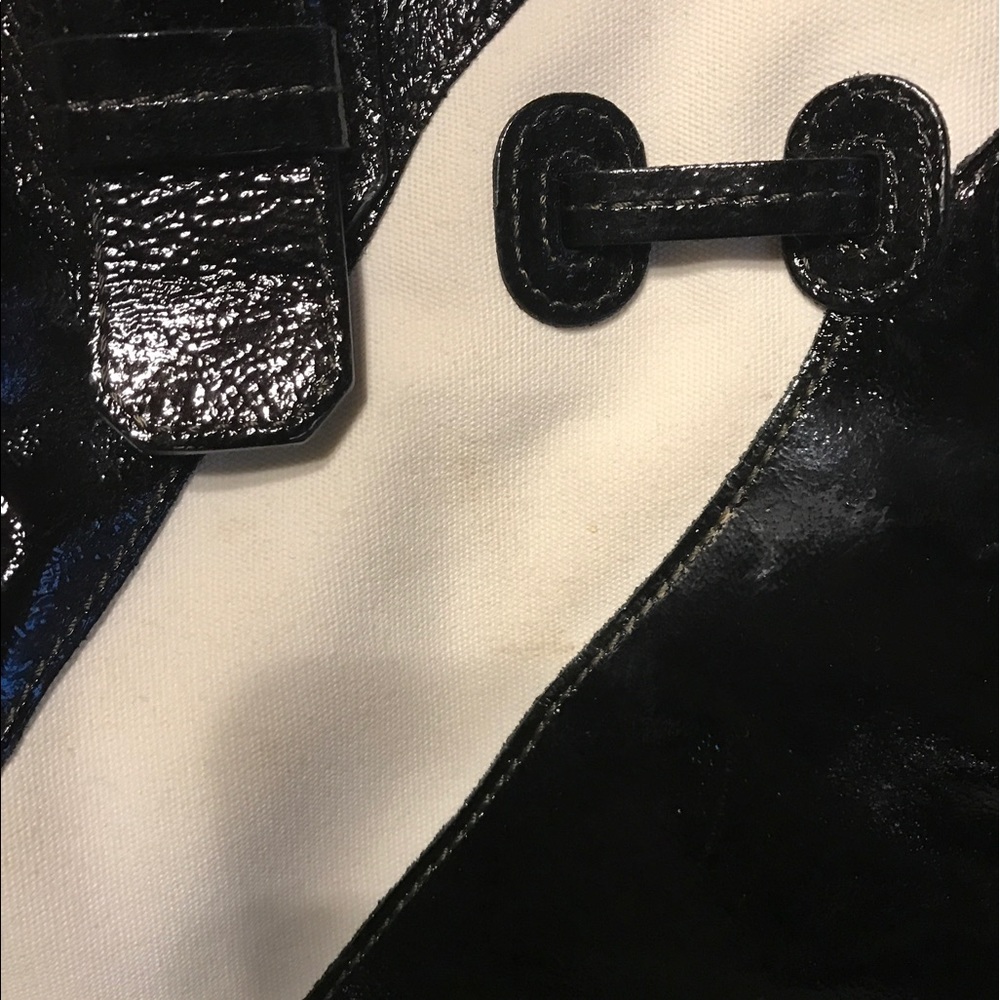 XTRA PICS Dooney & Bourke patent leather/canvas