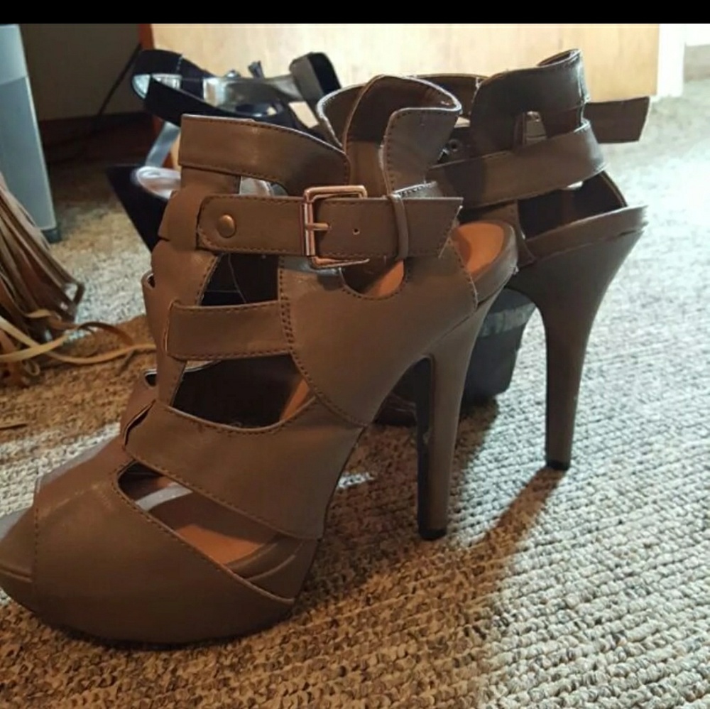 Charlotte russe size 8 heels