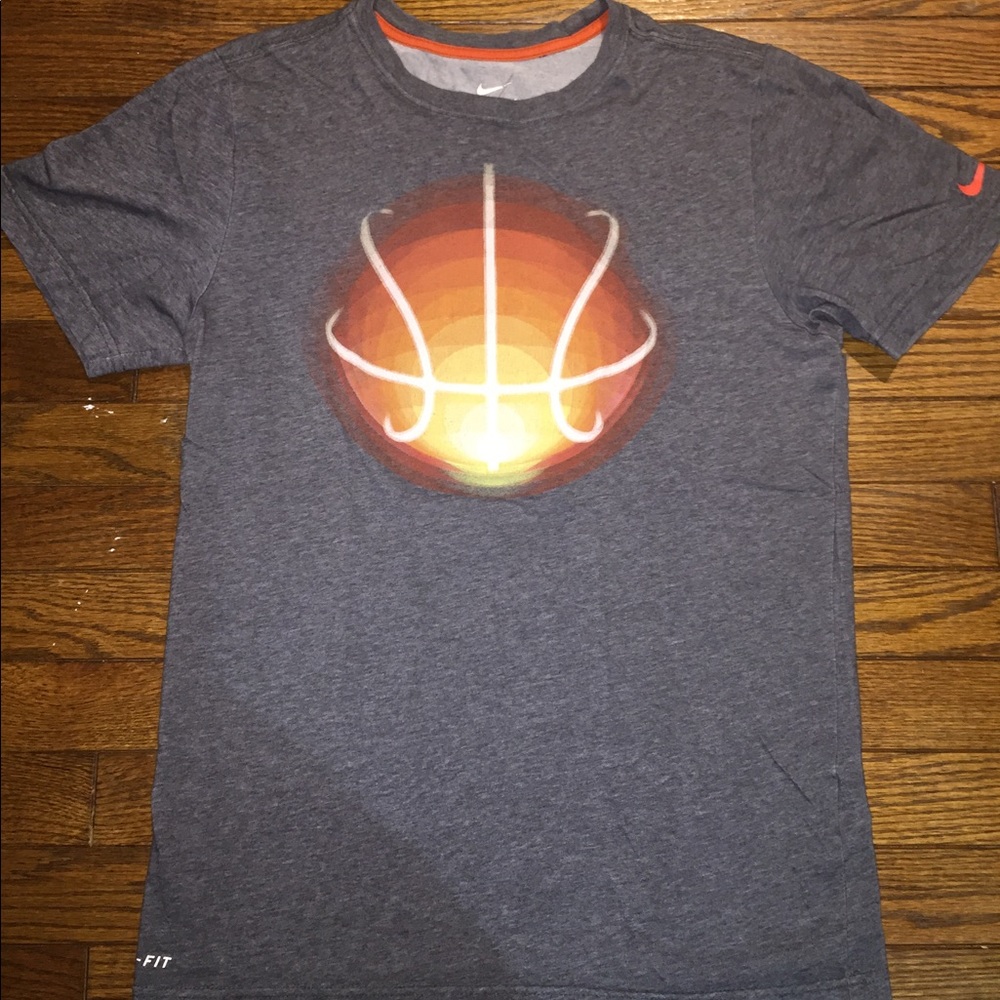 Nike basketball t-shirt Dry-fit size small