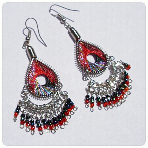 RUBY AND BLACK PERUVIAN SILK EARRINGS! - Picture 3 of 3