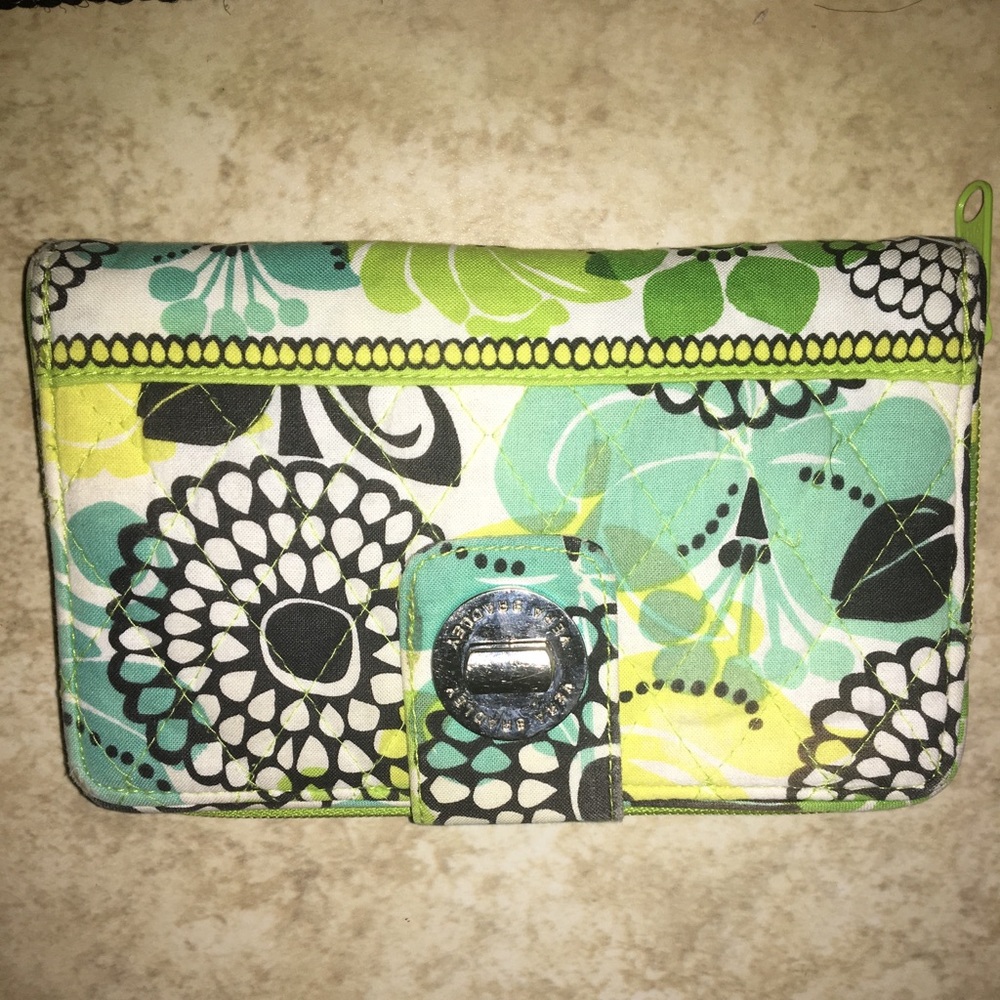 Vera Bradley Wallet !!