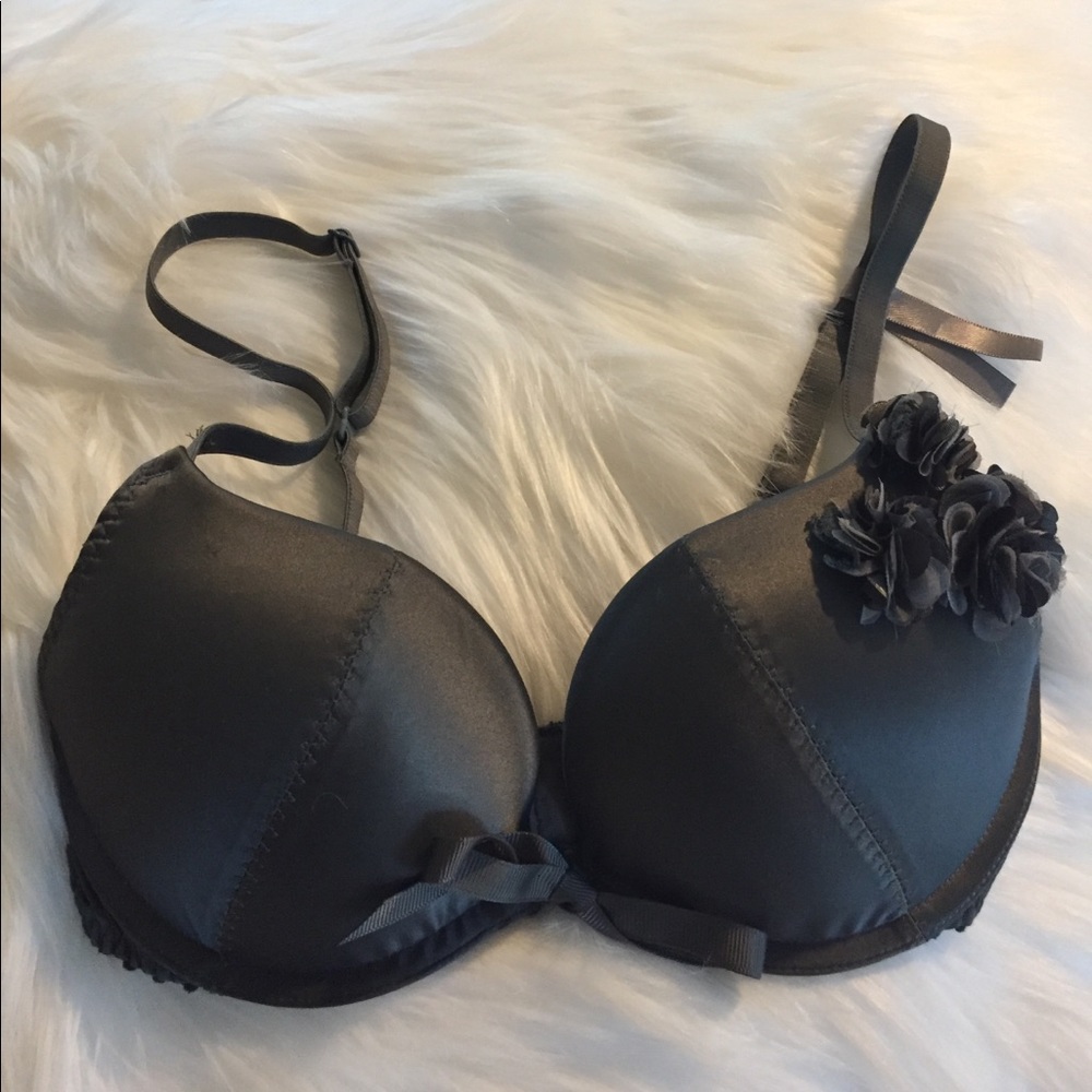 Limited edition Arie bra.