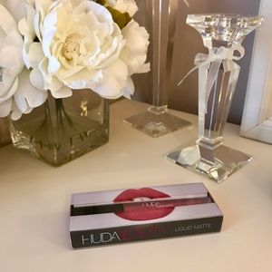 Huda Beauty Liquid Matte Lipstick - Gossip Gurl