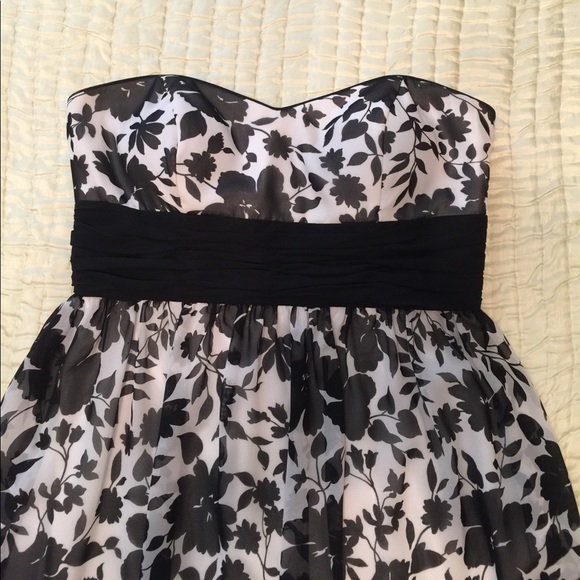 White House Black Market dress - Picture 2 of 4