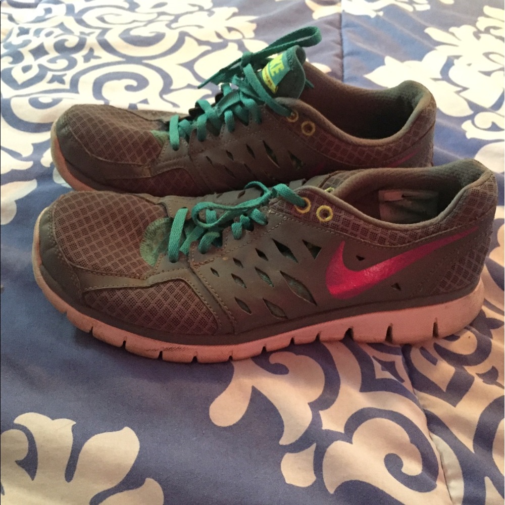 Women's Nike shoes! Flex run!