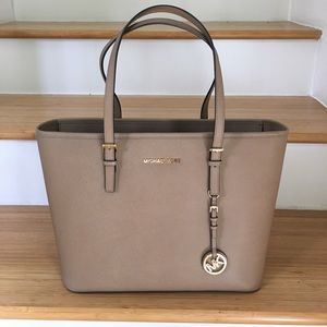 Michael kors medium jet set tote