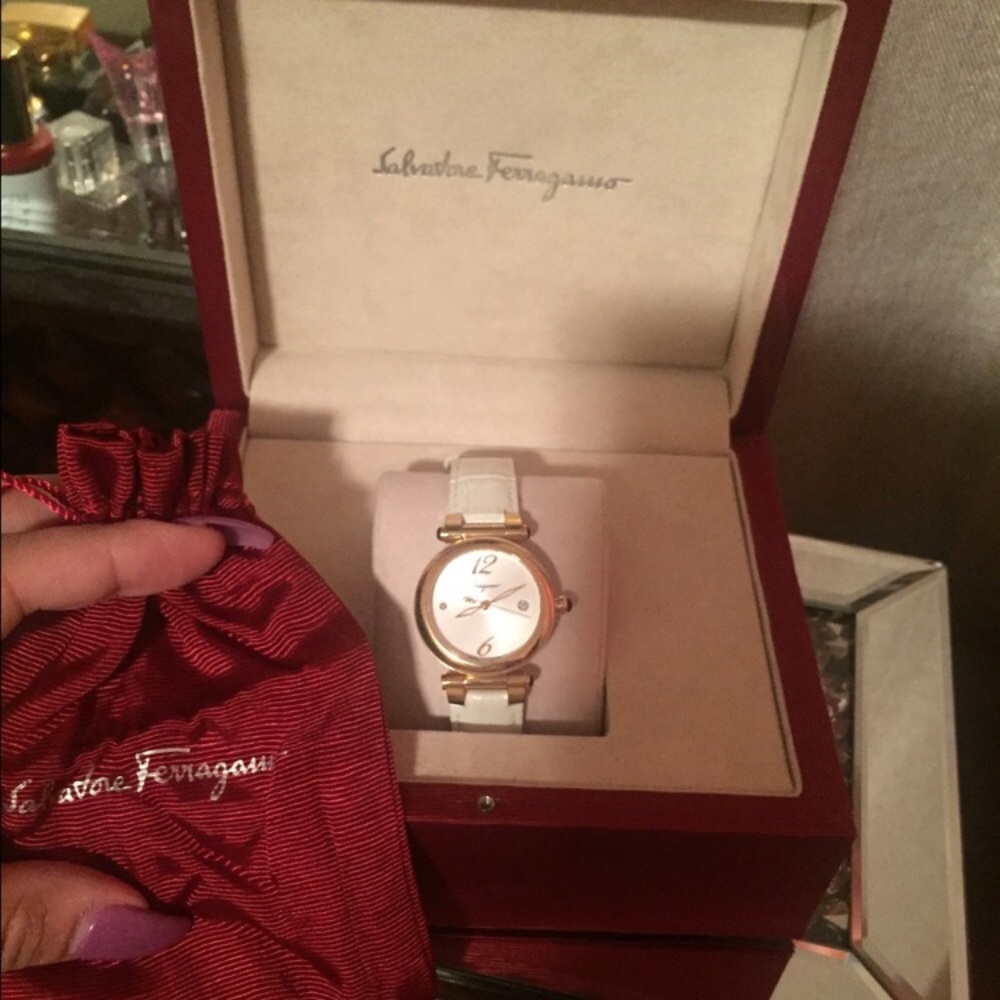 Salvatore ferragamo watch 🔥🔥one day sale 🔥🔥