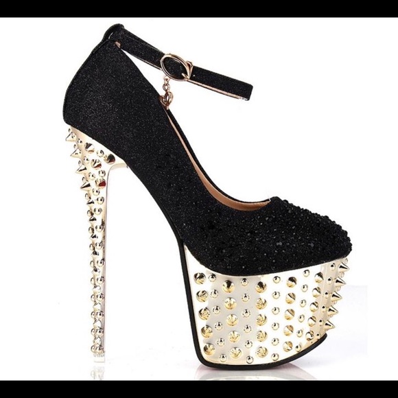 Sexy black pump with straps and heart chain - Picture 1 of 1