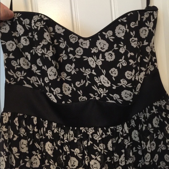 White House Black Market dress - Picture 2 of 4