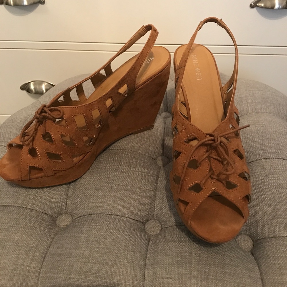 Nine West tan nubuck