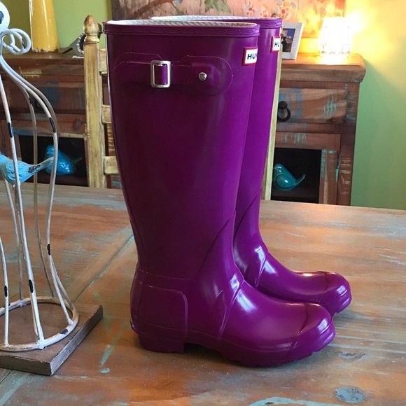*SOLD*.   HUNTER GLOSSY RAIN BOOTS! Size 7F - Picture 3 of 5