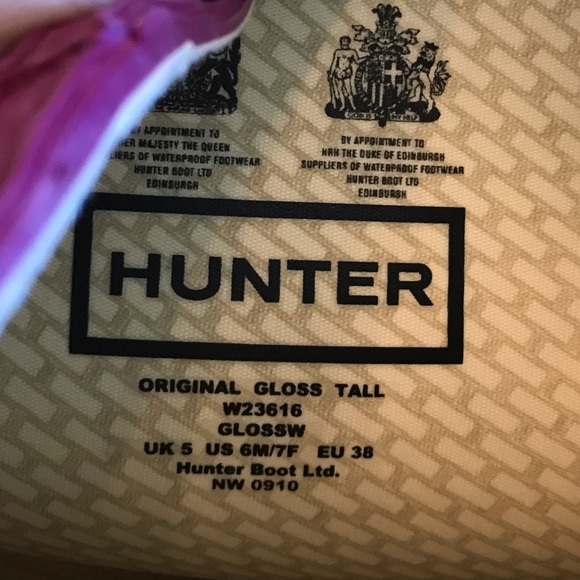 *SOLD*.   HUNTER GLOSSY RAIN BOOTS! Size 7F - Picture 4 of 5