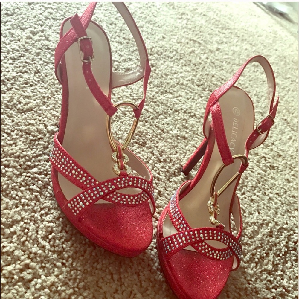 ❤️❤️❤️Red Ankle Strap Glitter Heels ❤️❤️❤️