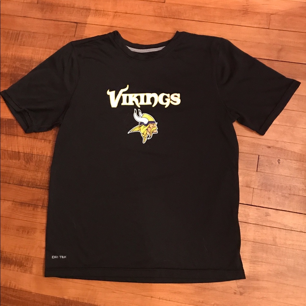 Women's MN Vikings Tee. Fits like md