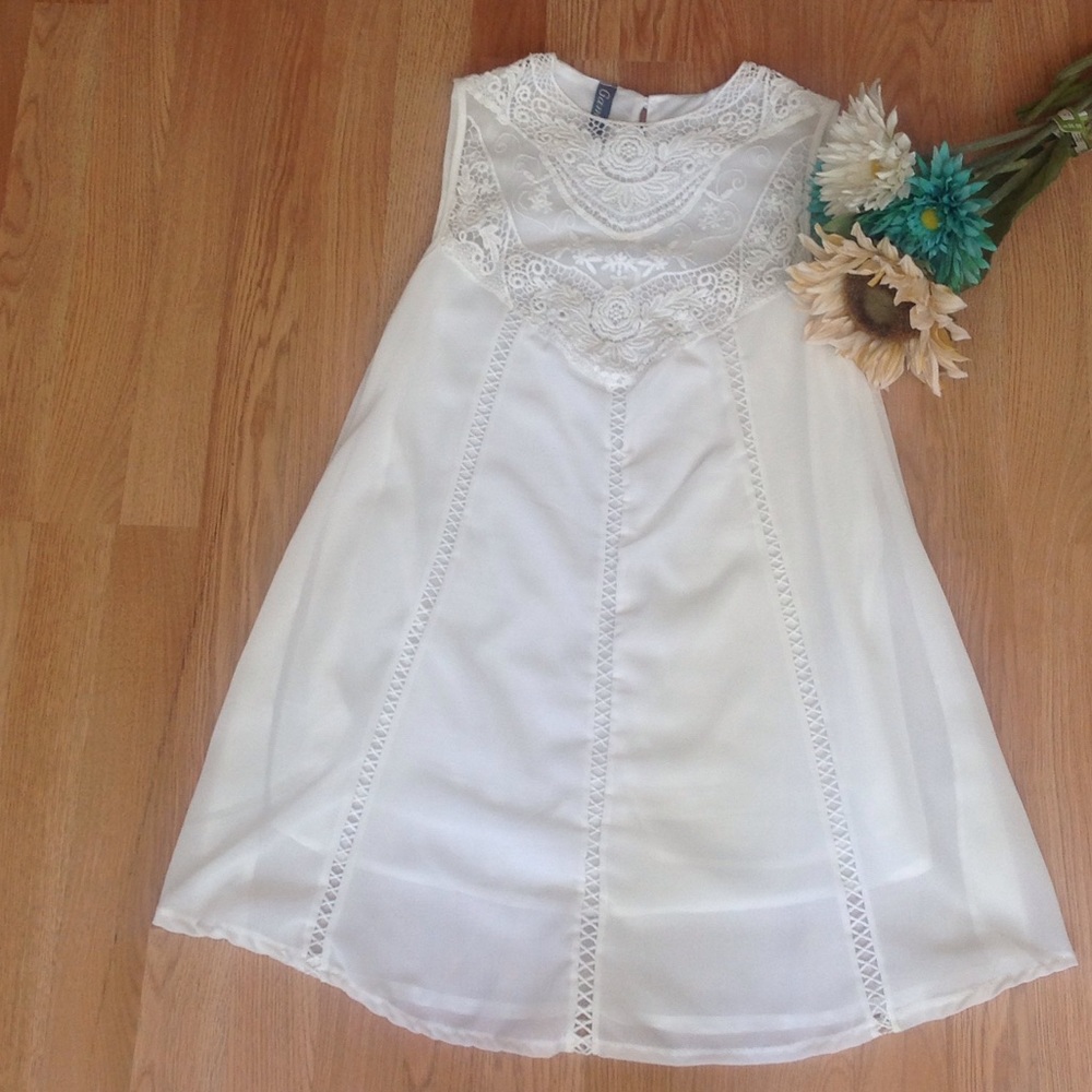 NWOT White Lace Detailed Dress