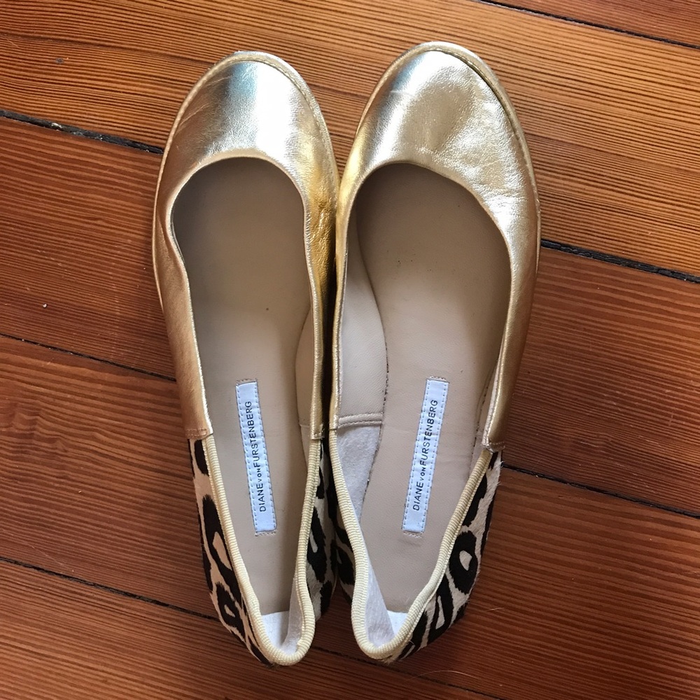 Diane Von Furstenberg Gold and Leopard Flats