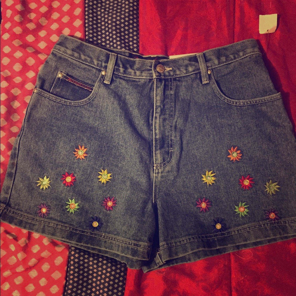 true vintage high-waisted jean shorts 🌸