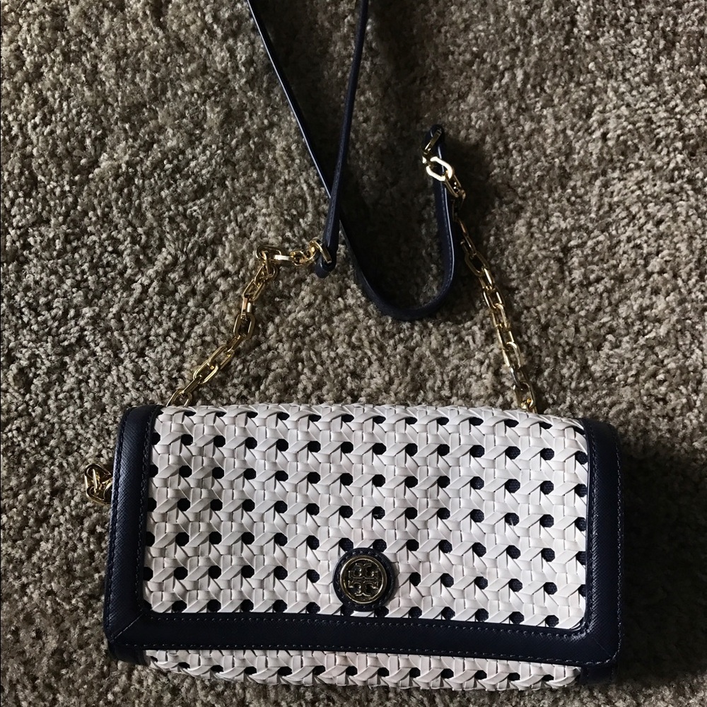 Tory Butch Robinson Basket Weave Clutch white/navy