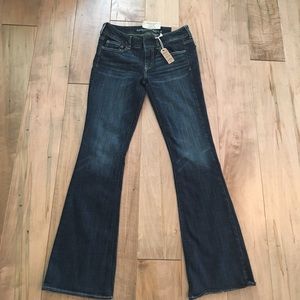 Never worn American Eagle jeans!!