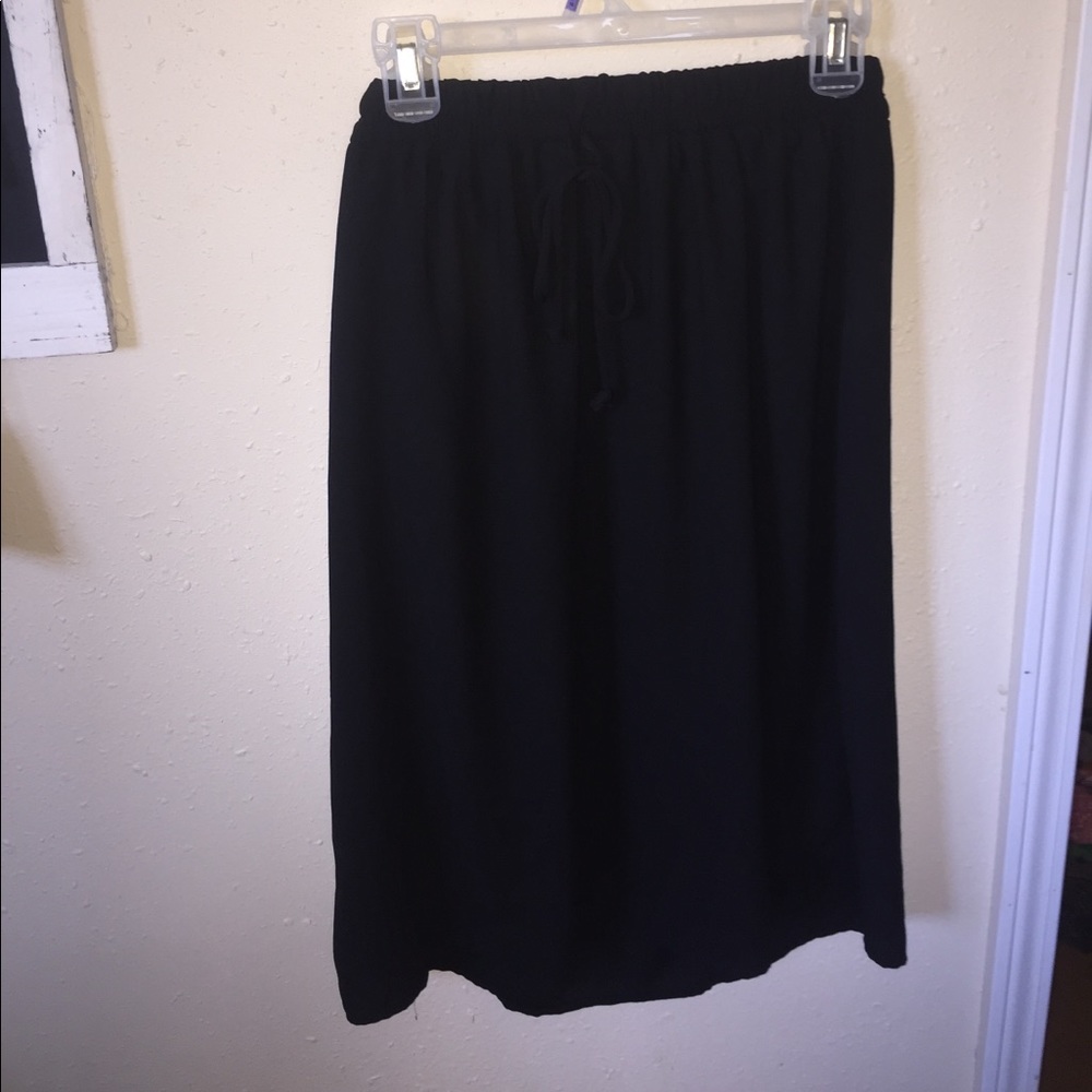 Black midi skirt