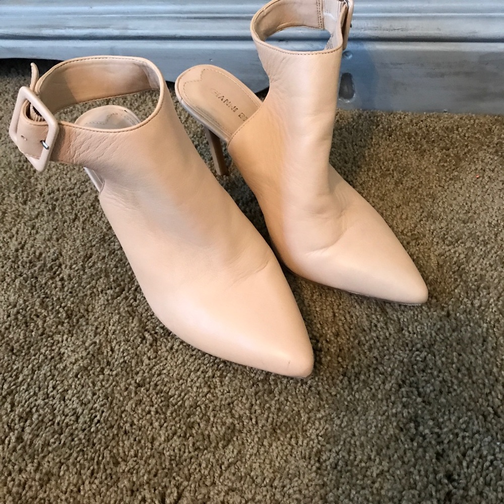 Nude Gianni Bini ankle wrapped heels