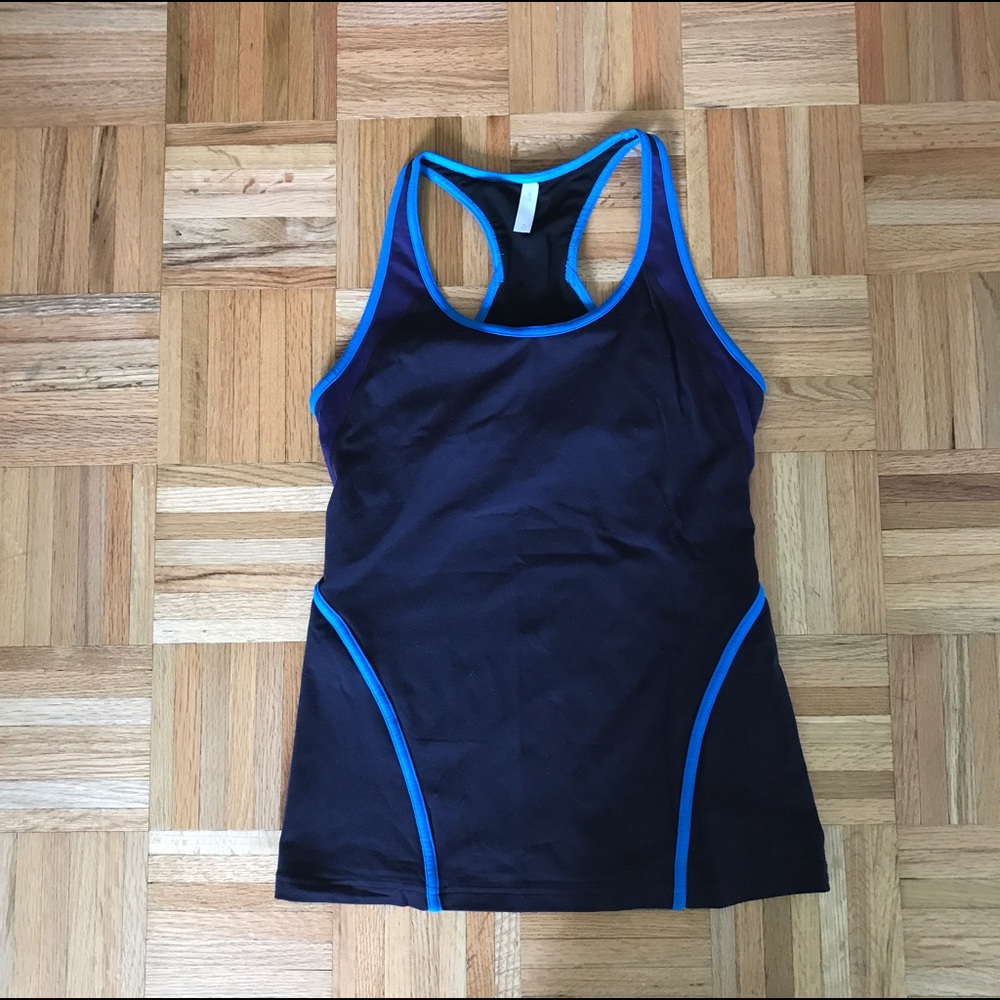 GapFit Racerback Shelf Tank