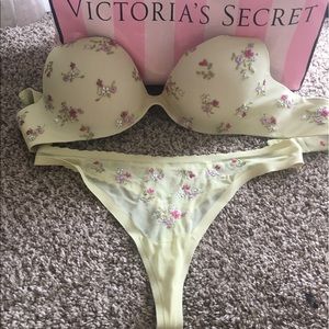 Victoria's Secret floral embroidered bra/panty 36D