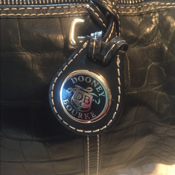 Black Dooney & Bourke cylindral handbag - Picture 2 of 4