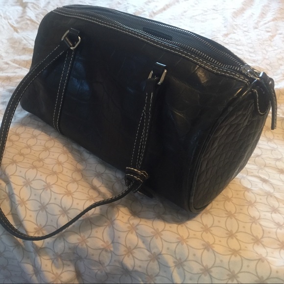 Black Dooney & Bourke cylindral handbag - Picture 3 of 4