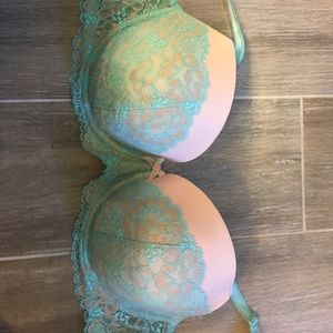 Victoria's Secret Beige with Mint lace padded 36D
