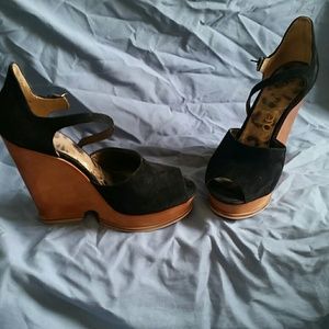 S-Javi, Black Suede Wedges