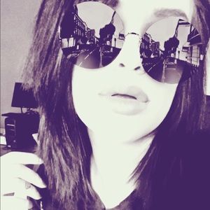 Meet your Posher, Caitlin