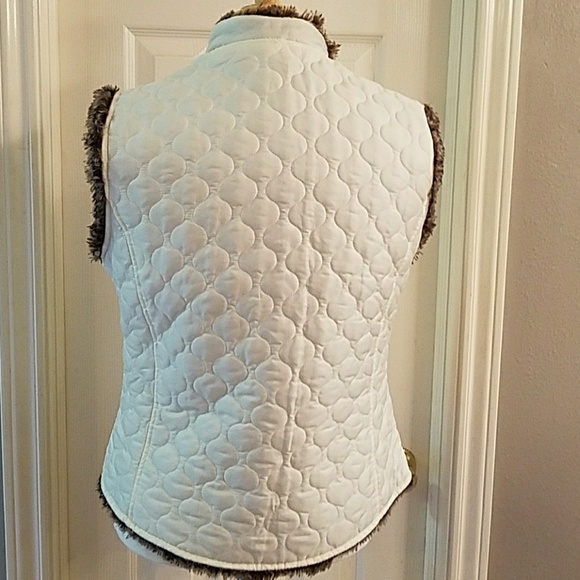 Cream Colored Faux Fur Quilted Vest - Picture 5 of 8