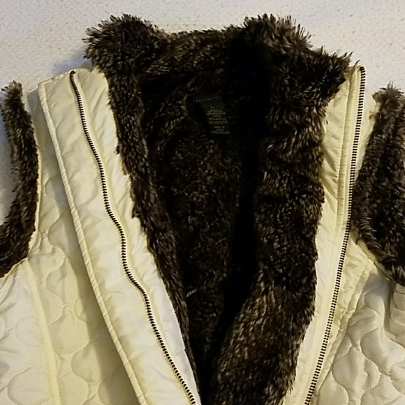 Cream Colored Faux Fur Quilted Vest - Picture 8 of 8