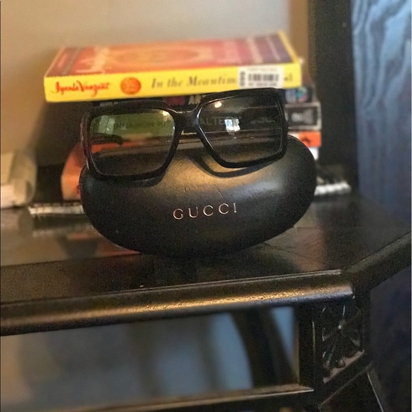 AUTHENTIC Gucci sunglasses. ADORABLE.. main image 3