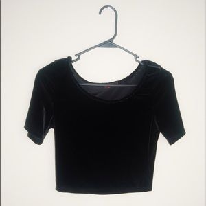 Black velvet crop-top