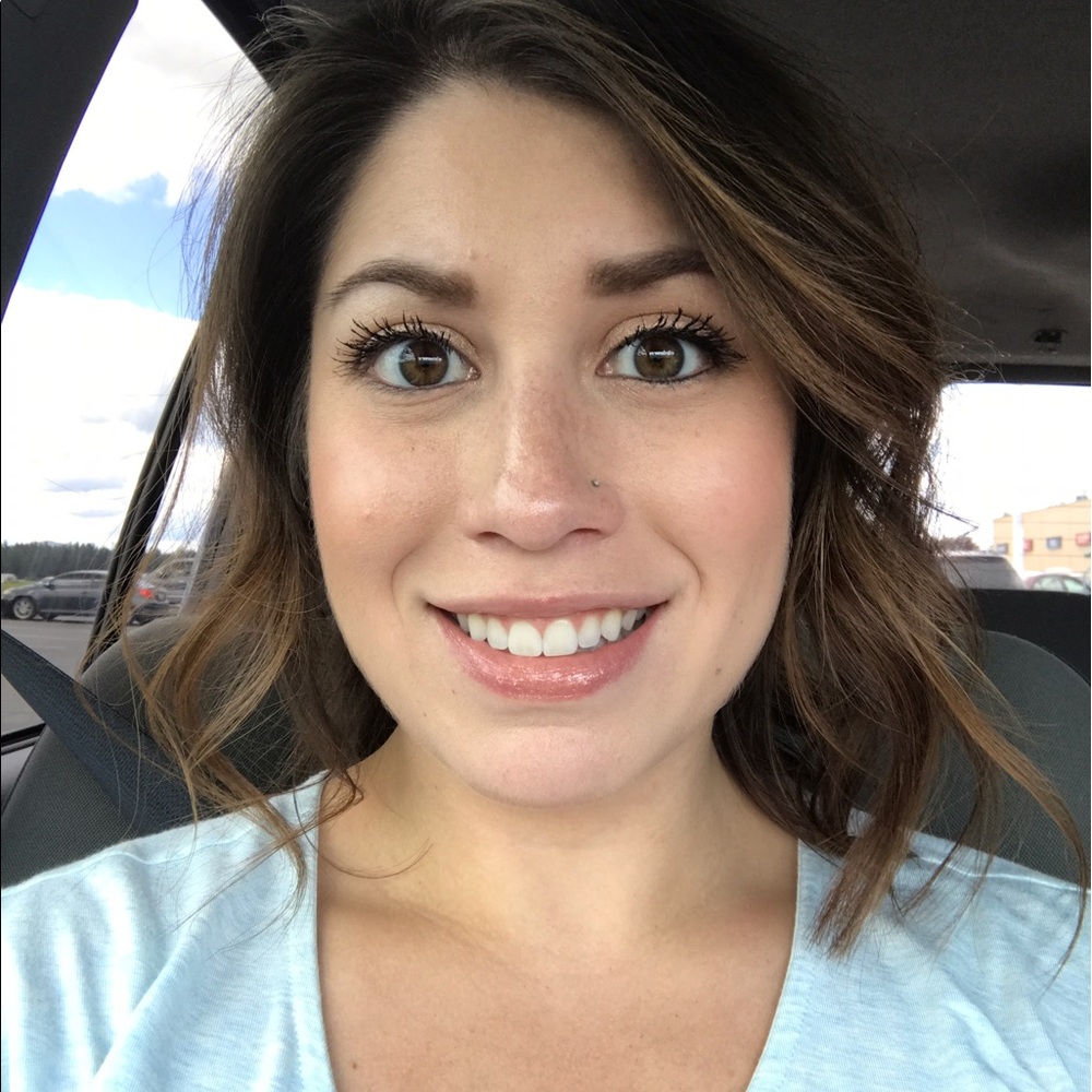 Meet your Posher, Monique