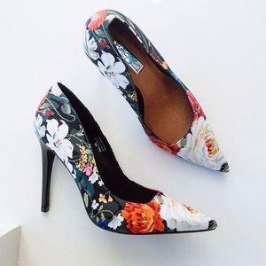 Mattie Pointy Toe Pump by Halogen