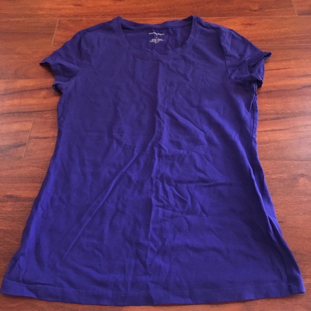 Banana Republic purple stretch tshirt