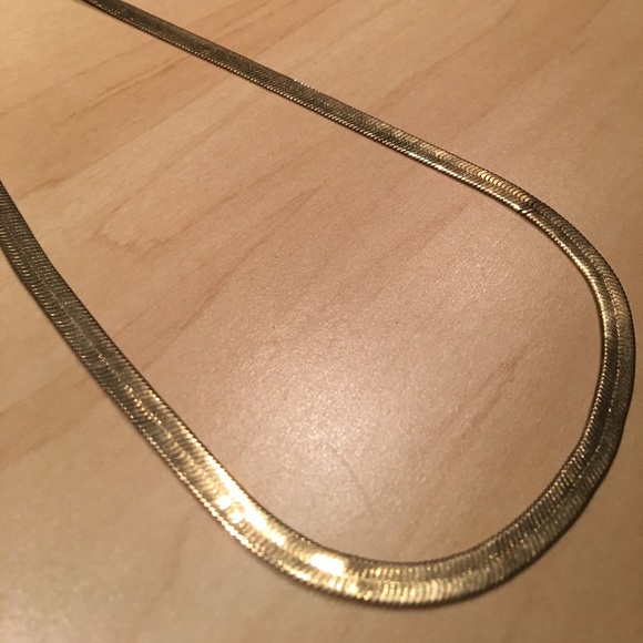 Simple & Elegant Gold Necklace - Picture 3 of 3