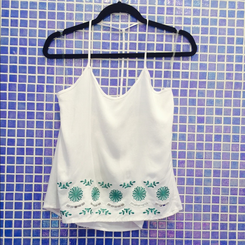 •NWT• White Flowy Tilly's Tank Top w Blue Designs