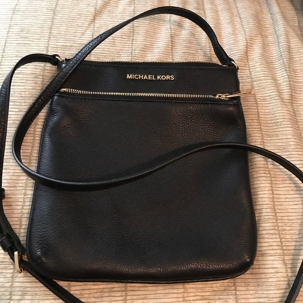 Michael kors small cross body purse