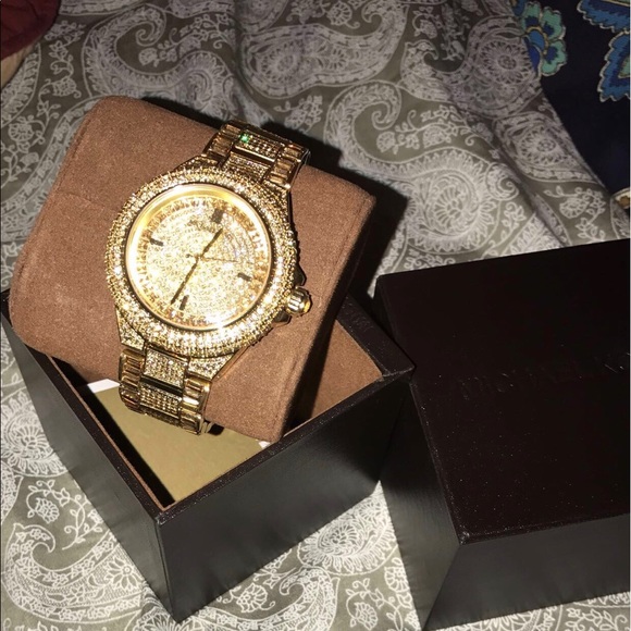 Michael Kors watch its gold color