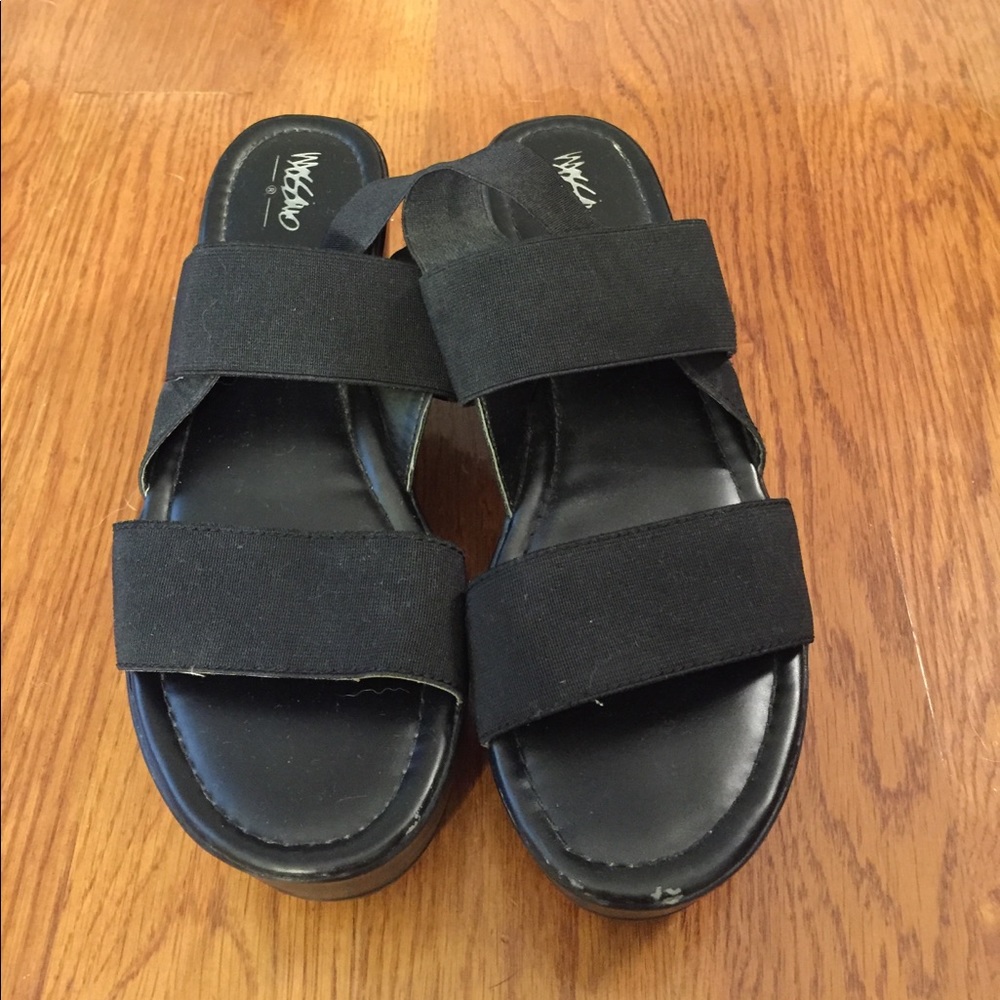 Flatform sandals with stretchy straps