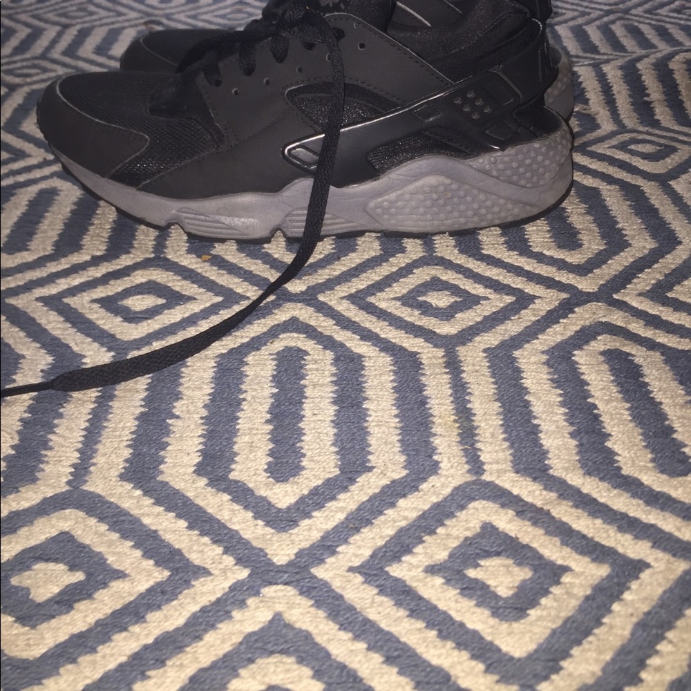 Black/grey hurraches