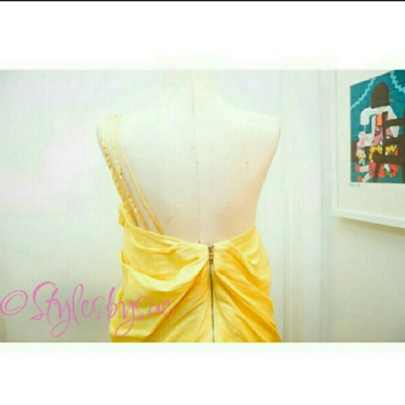 BEBE yellow one shoulder dress - Picture 4 of 4