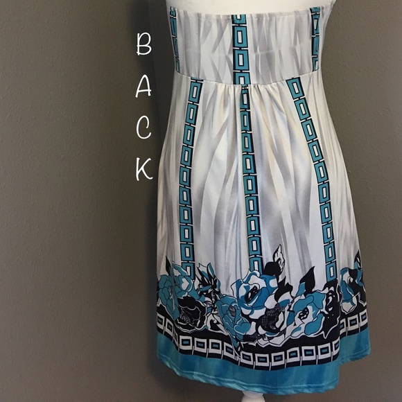 👗Pretty summer dress• ties on the neck• Medium👗 - Picture 4 of 8