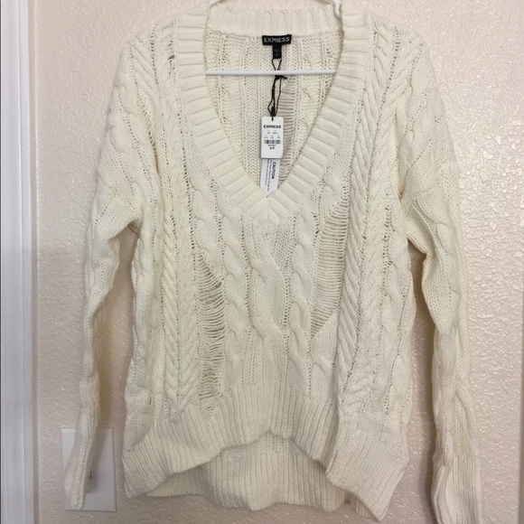 Express Deep V Cable Knit Sweater Size Small NWT - Picture 2 of 3
